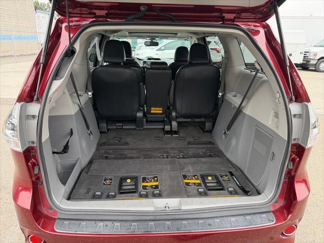 2013 Toyota Sienna SE 8 Passenger