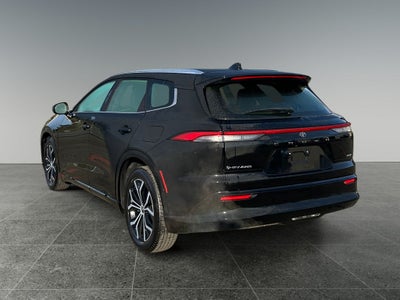 2025 Toyota Crown Signia XLE