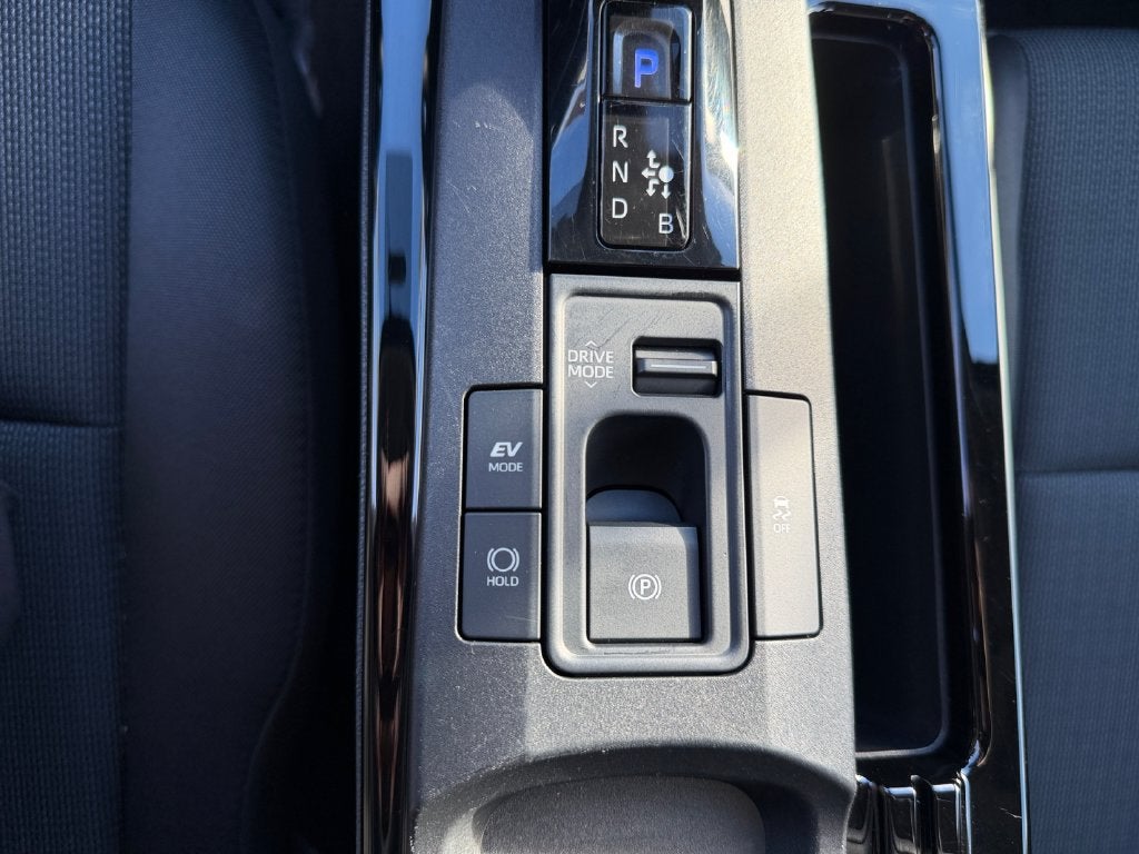 2025 Toyota Prius LE