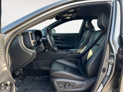 2025 Toyota CROWN Platinum